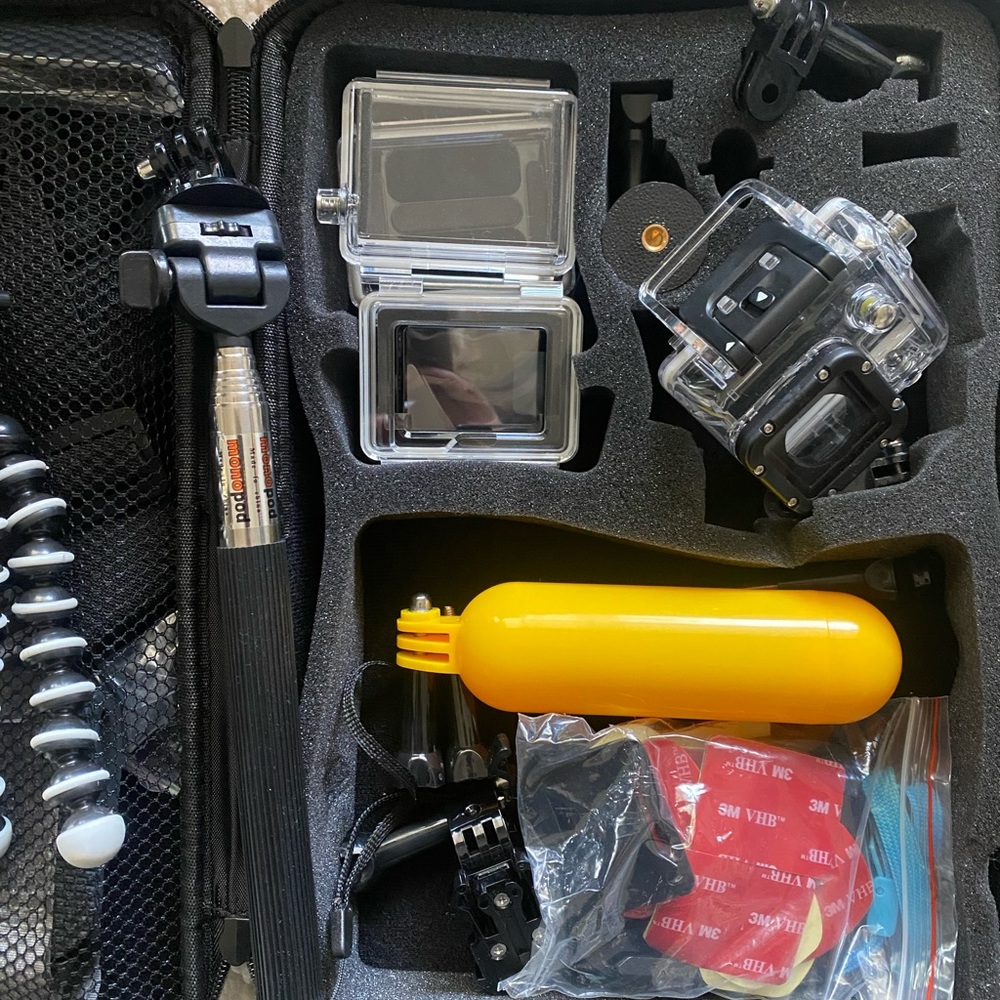 GoPro Hero 4 Bundle - Picture 5 of 7